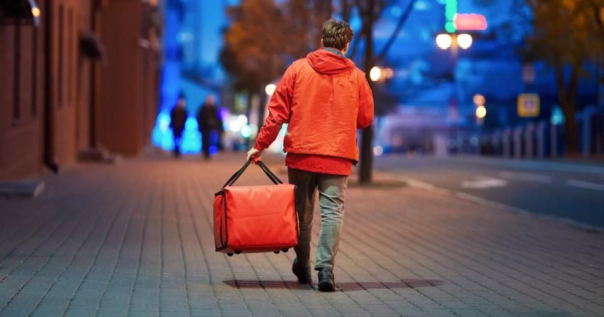 Курьера-инвалида уволили после жалобы клиентки: почему люди так боятся тех, кто на них не похож Курьера-инвалида уволили после жалобы клиентки: почему люди так боятся тех, кто на них не похож